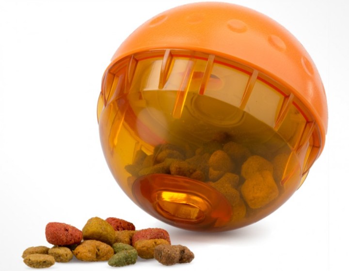 2130010792-iq-treat-ball-large-940x730